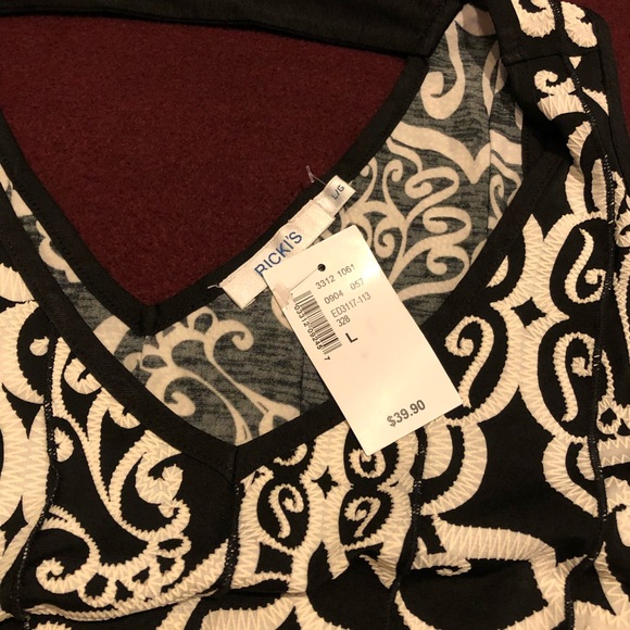 Ricki’s black and white v-neck flared tank NWT - Picture 3 of 8
